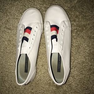 TOMMY HILFIGER SNEAKERS